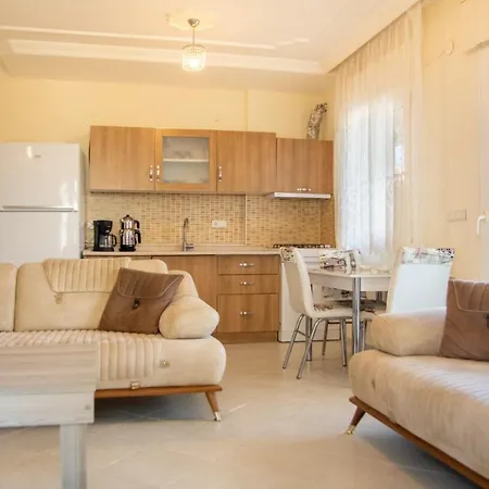Lovely Flat With Balcony In Close To Sea شقة Çeşme